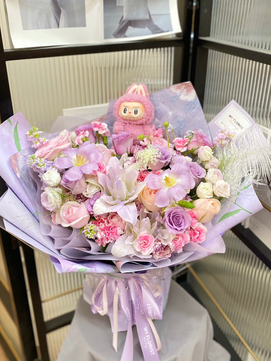 紫色系鮮花花束 (圖中 LABUBU 公仔需要另外加購)